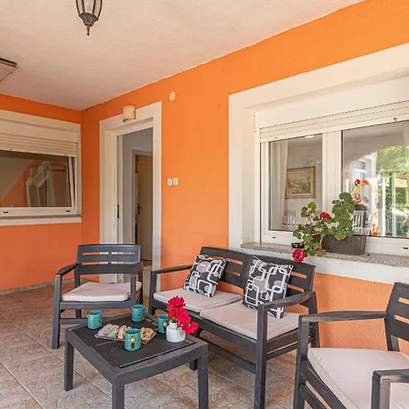 5 Bedroom Lovely In Cista Velika *