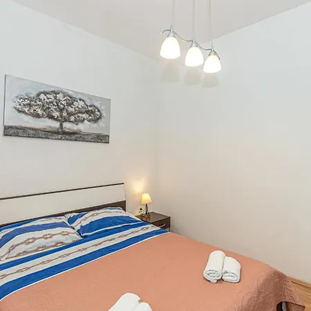 5 Bedroom Lovely In Cista Velika