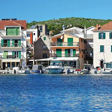 5 Bedroom Lovely In Cista Velika