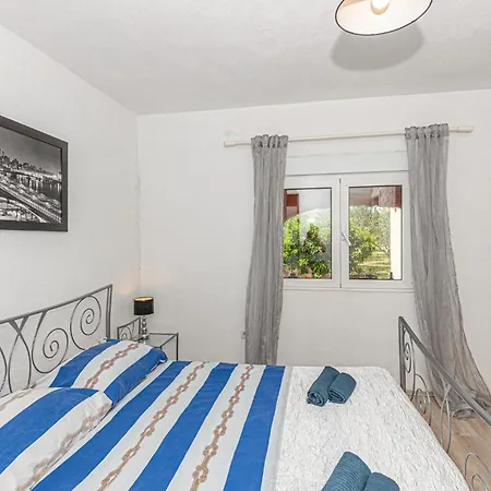 5 Bedroom Lovely In Cista Velika * Velika Cista (Sibenik-Knin)