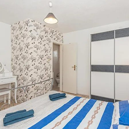 5 Bedroom Lovely In Cista Velika Velika Cista (Sibenik-Knin)